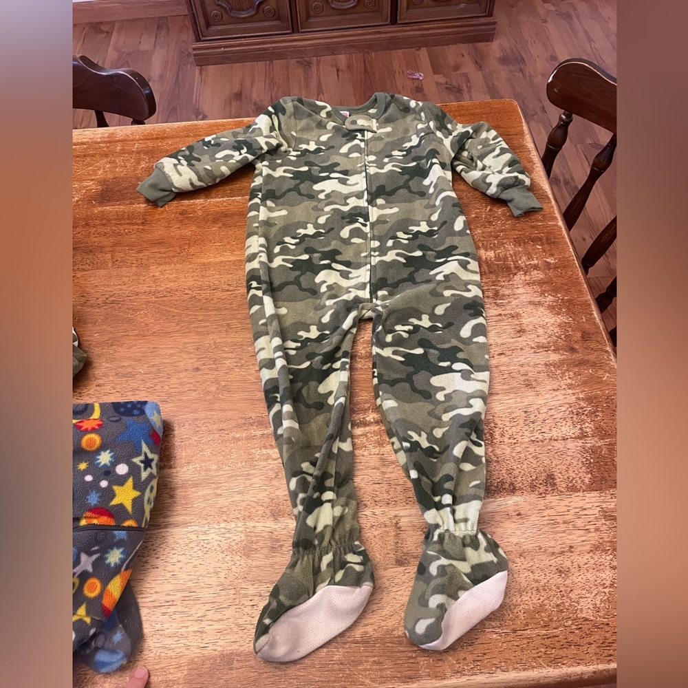 🔴3T footed pajamas